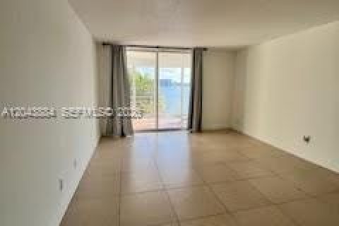 Condo in Miami, Florida, 2 bedrooms  № 2263761 - photo 3