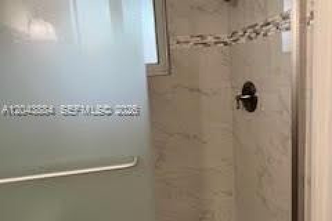 Condo in Miami, Florida, 2 bedrooms  № 2263761 - photo 6
