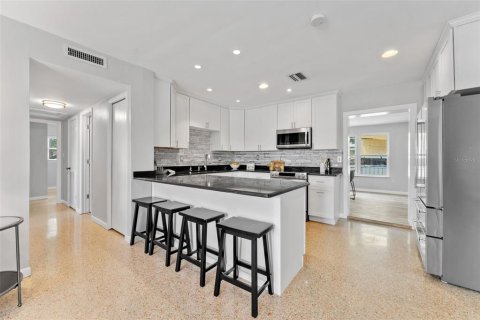 Villa ou maison à vendre à Tampa, Floride: 4 chambres, 181.9 m2 № 2352329 - photo 5