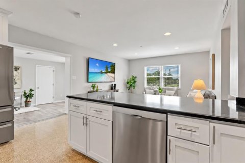 Villa ou maison à vendre à Tampa, Floride: 4 chambres, 181.9 m2 № 2352329 - photo 9