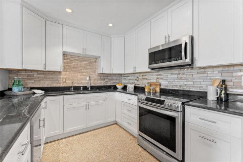 Villa ou maison à vendre à Tampa, Floride: 4 chambres, 181.9 m2 № 2352329 - photo 6