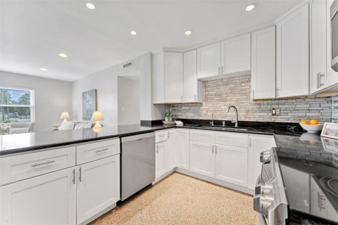 Villa ou maison à vendre à Tampa, Floride: 4 chambres, 181.9 m2 № 2352329 - photo 7
