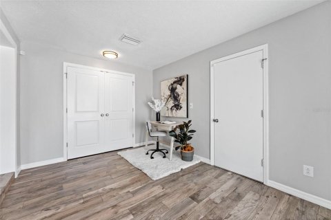 Villa ou maison à vendre à Tampa, Floride: 4 chambres, 181.9 m2 № 2352329 - photo 4
