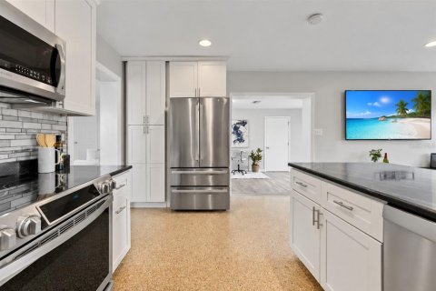 Villa ou maison à vendre à Tampa, Floride: 4 chambres, 181.9 m2 № 2352329 - photo 8