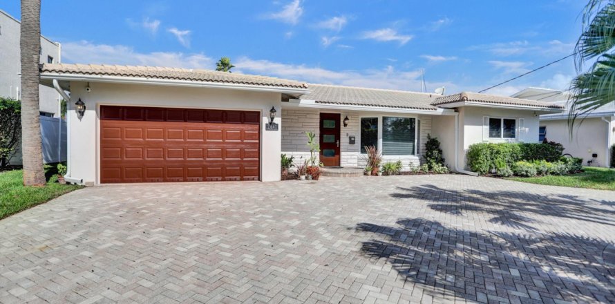 House in Pompano Beach, Florida 3 bedrooms, 178.84 sq.m. № 954540