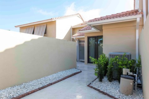 Touwnhouse à louer à Palm Beach Gardens, Floride: 2 chambres, 147.99 m2 № 2292127 - photo 6