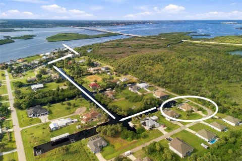Casa en Punta Gorda, Florida 3 dormitorios, 188.03 m2 № 2386809