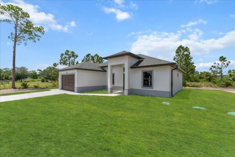 House in LaBelle, Florida 4 bedrooms, 171.13 sq.m. № 1882792 - photo 2