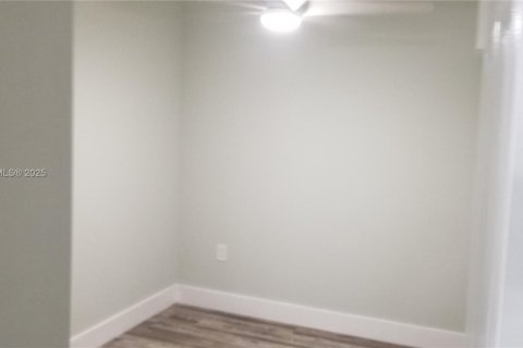Casa en venta en North Miami Beach, Florida, 3 dormitorios, 75.62 m2 № 1728328 - foto 10