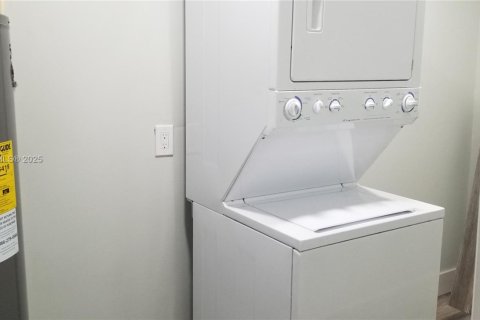 Casa en venta en North Miami Beach, Florida, 3 dormitorios, 75.62 m2 № 1728328 - foto 9