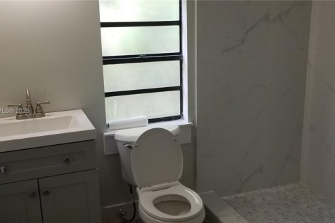 Casa en venta en North Miami Beach, Florida, 3 dormitorios, 75.62 m2 № 1728328 - foto 11