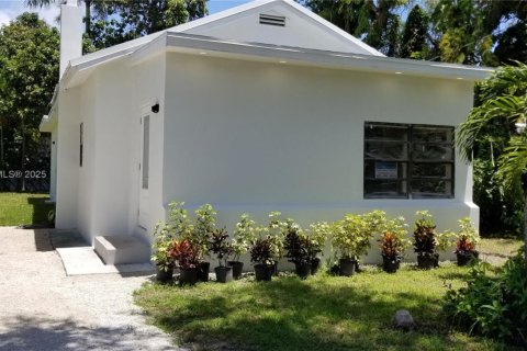 Casa en venta en North Miami Beach, Florida, 3 dormitorios, 75.62 m2 № 1728328 - foto 2