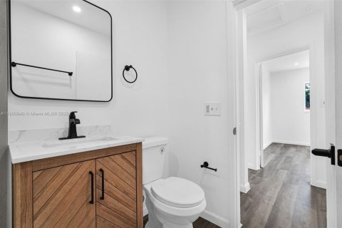 House in Hollywood, Florida 2 bedrooms, 123.1 sq.m. № 1953365 - photo 4