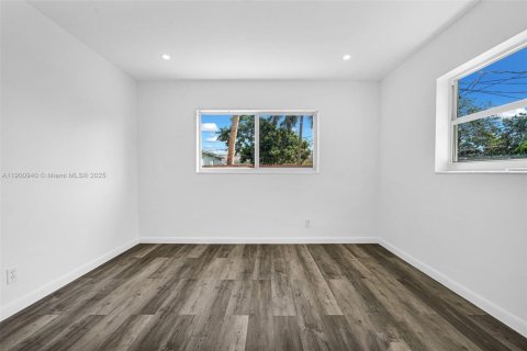 House in Hollywood, Florida 2 bedrooms, 123.1 sq.m. № 1953365 - photo 11