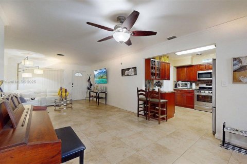 Купить виллу или дом в Холливуд, Флорида 2 спальни, 132.76м2, № 1971241 - фото 7