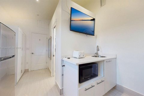 Купить виллу или дом в Холливуд, Флорида 2 спальни, 132.76м2, № 1971241 - фото 23