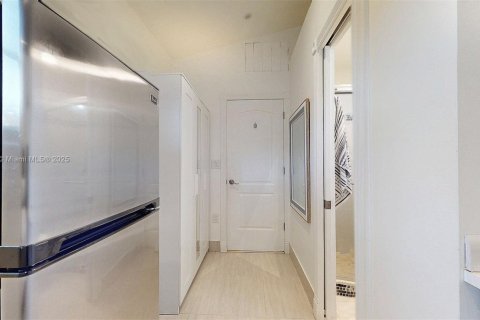 Купить виллу или дом в Холливуд, Флорида 2 спальни, 132.76м2, № 1971241 - фото 24