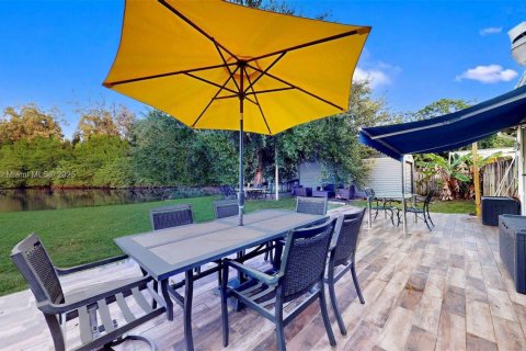 Купить виллу или дом в Холливуд, Флорида 2 спальни, 132.76м2, № 1971241 - фото 1