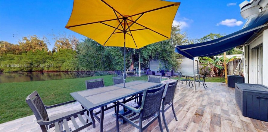 Дом в Холливуд, Флорида 2 спальни, 132.76м2 № 1971241