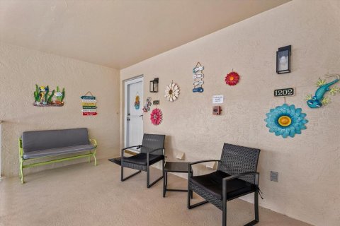 Condo in North Port, Florida, 3 bedrooms № 2201050 - photo 2