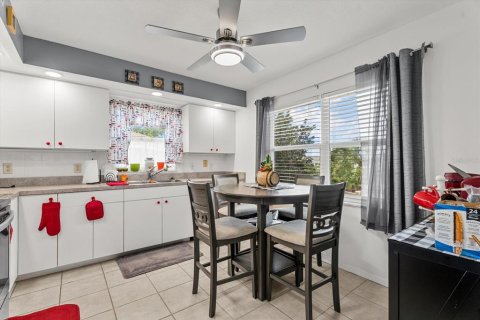Condo in North Port, Florida, 3 bedrooms № 2201050 - photo 11