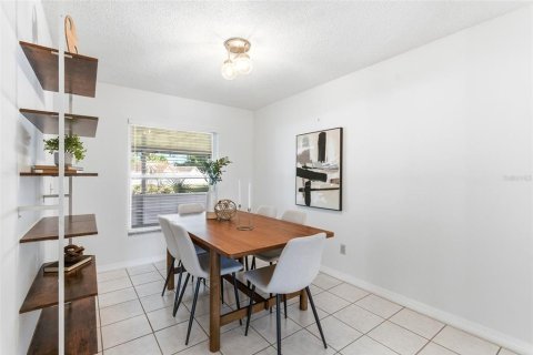 Villa ou maison à vendre à Kissimmee, Floride: 3 chambres, 153.85 m2 № 2091876 - photo 10