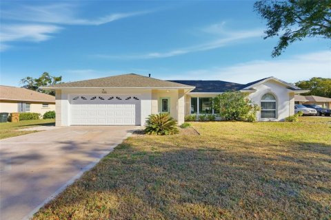Villa ou maison à vendre à Kissimmee, Floride: 3 chambres, 153.85 m2 № 2091876 - photo 4