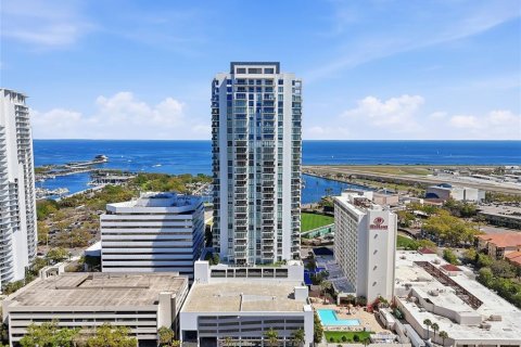 Condo in Saint Petersburg, Florida, 2 bedrooms  № 2222598