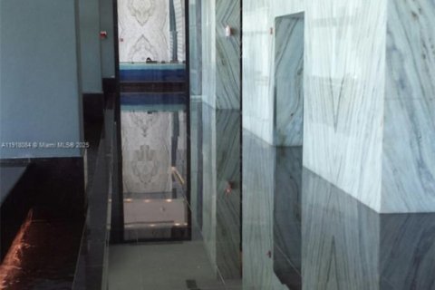 Condo in Miami, Florida, 2 bedrooms  № 1972663 - photo 24