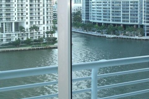 Condo in Miami, Florida, 2 bedrooms  № 1972663 - photo 2