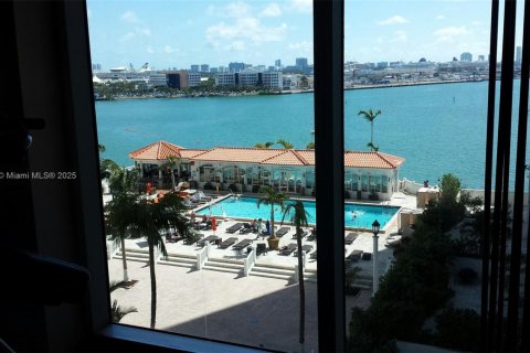 Condo in Miami, Florida, 2 bedrooms  № 1972663 - photo 21