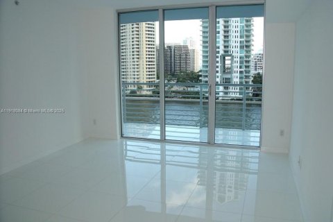 Condo in Miami, Florida, 2 bedrooms  № 1972663 - photo 9