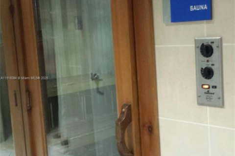 Condo in Miami, Florida, 2 bedrooms  № 1972663 - photo 18