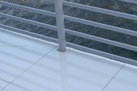 Condo in Miami, Florida, 2 bedrooms  № 1972663 - photo 3