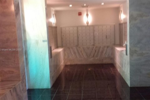 Condo in Miami, Florida, 2 bedrooms  № 1972663 - photo 23