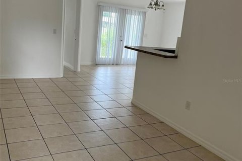 House in Okeechobee, Florida 3 bedrooms, 138.8 sq.m. № 2149496 - photo 4