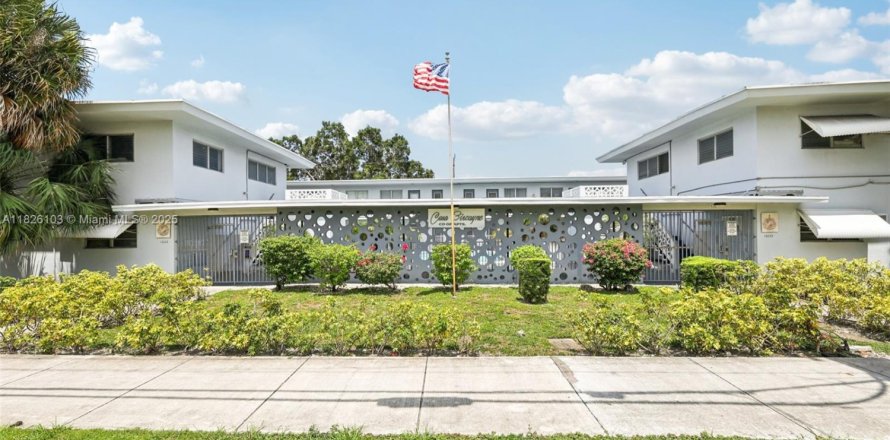 Condo à North Miami, Floride, 2 chambres  № 2034774