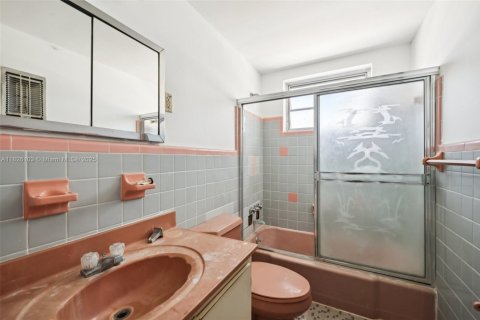 Copropriété à vendre à North Miami, Floride: 2 chambres № 2034774 - photo 16