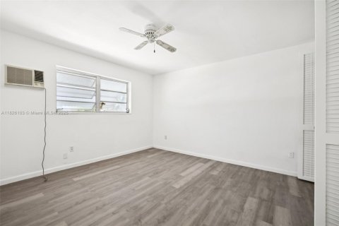Copropriété à vendre à North Miami, Floride: 2 chambres № 2034774 - photo 17