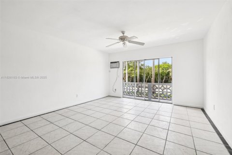 Copropriété à vendre à North Miami, Floride: 2 chambres № 2034774 - photo 7