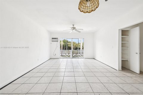 Copropriété à vendre à North Miami, Floride: 2 chambres № 2034774 - photo 6