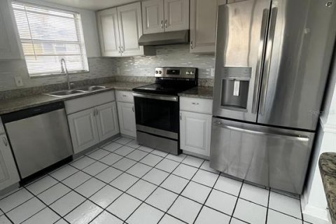Villa ou maison à louer à Tampa, Floride: 3 chambres, 154.22 m2 № 1844434 - photo 4