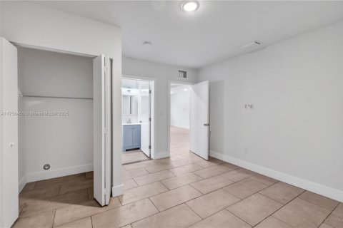 Villa ou maison à louer à Miami, Floride: 3 chambres, 174.66 m2 № 1865495 - photo 14