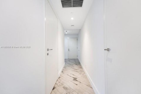 Condo in Miami, Florida, 1 bedroom  № 1855017 - photo 20