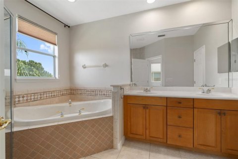Townhouse in Orlando, Florida 3 bedrooms, 252.51 sq.m. № 2354858 - photo 15