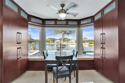 House in Davie, Florida 4 bedrooms, 225.01 sq.m. № 2043338 - photo 14