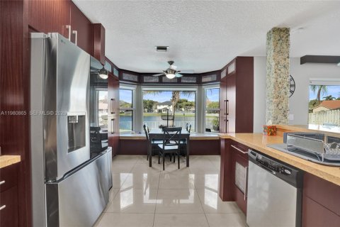 House in Davie, Florida 4 bedrooms, 225.01 sq.m. № 2043338 - photo 18