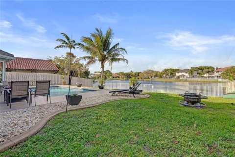 House in Davie, Florida 4 bedrooms, 225.01 sq.m. № 2043338 - photo 26