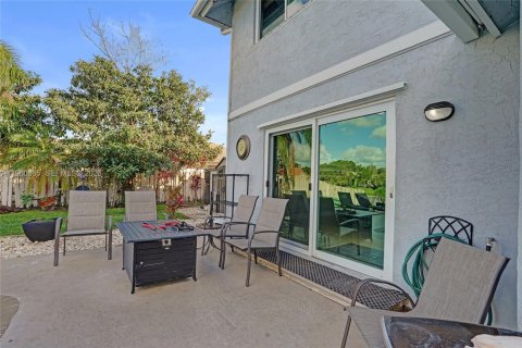 House in Davie, Florida 4 bedrooms, 225.01 sq.m. № 2043338 - photo 24