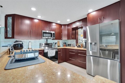 House in Davie, Florida 4 bedrooms, 225.01 sq.m. № 2043338 - photo 17